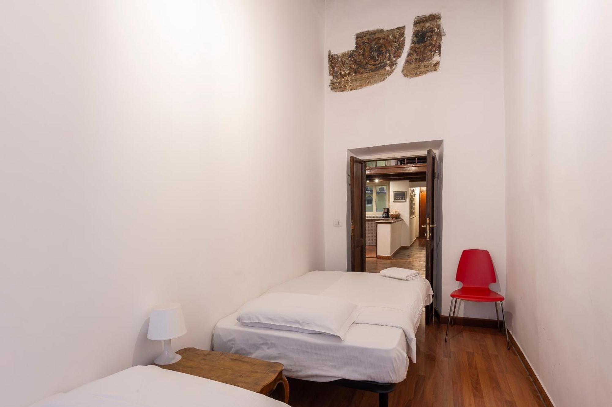 Piazza Navona Charming Large Apartment Rom